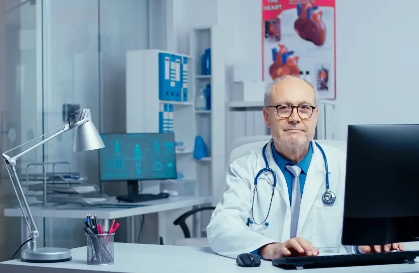 عيادة القلب في مجمع درياق الطبي بجدة؟